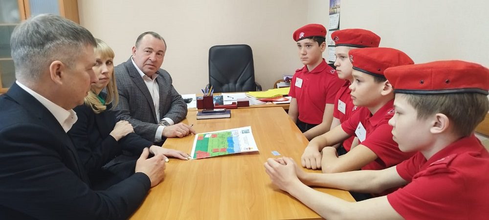 YUnarmejtsy-razbirayut-etapy-provedeniya-aktsii.jpg